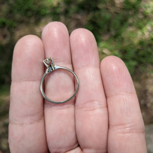 14k Gold Diamond Engagement Ring - Picture 4 of 9